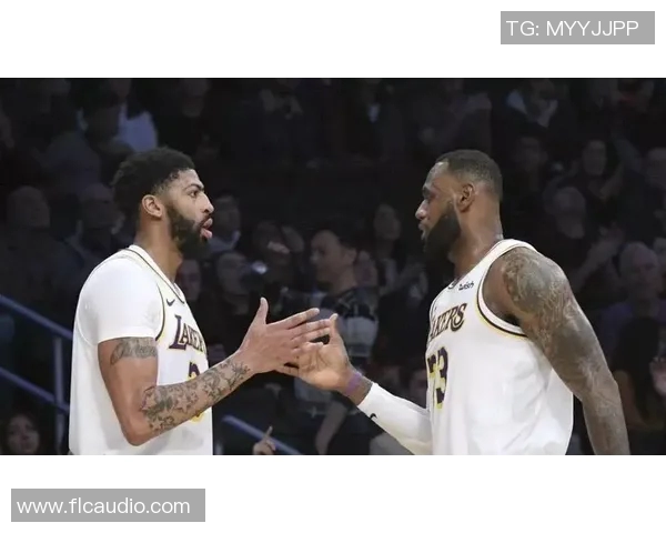 总决赛首场比赛:湖人战胜雄鹿,掀起冠军争夺战 总决赛首场比赛:湖人战胜雄鹿,掀起冠军争夺战